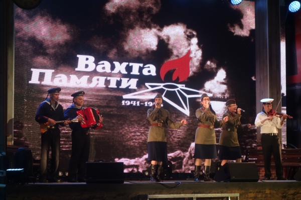 044-vakhta-pamyati-moskva-22-06-201600FFCF3E-9FEF-E842-A8EB-DB6C209C6078.jpg