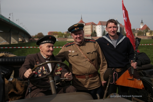 047-vstrecha-na-elbe-2015g84A77430-212E-9F26-B110-332B874DA93A.jpg